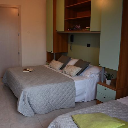 Hotel Gambrinus Rimini Bagian luar foto