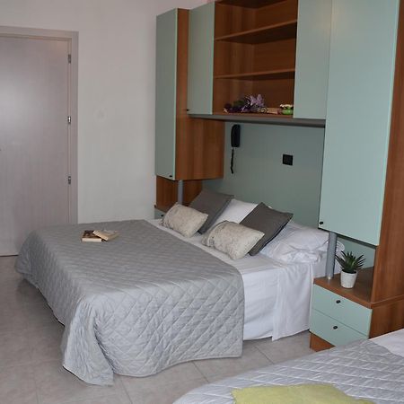 Hotel Gambrinus Rimini Bagian luar foto