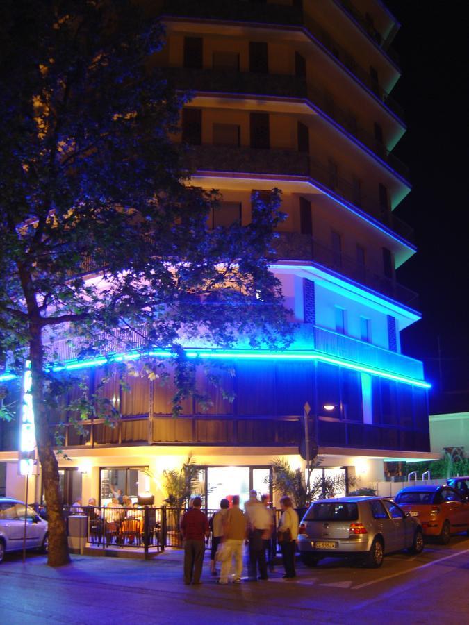 Hotel Gambrinus Rimini Bagian luar foto