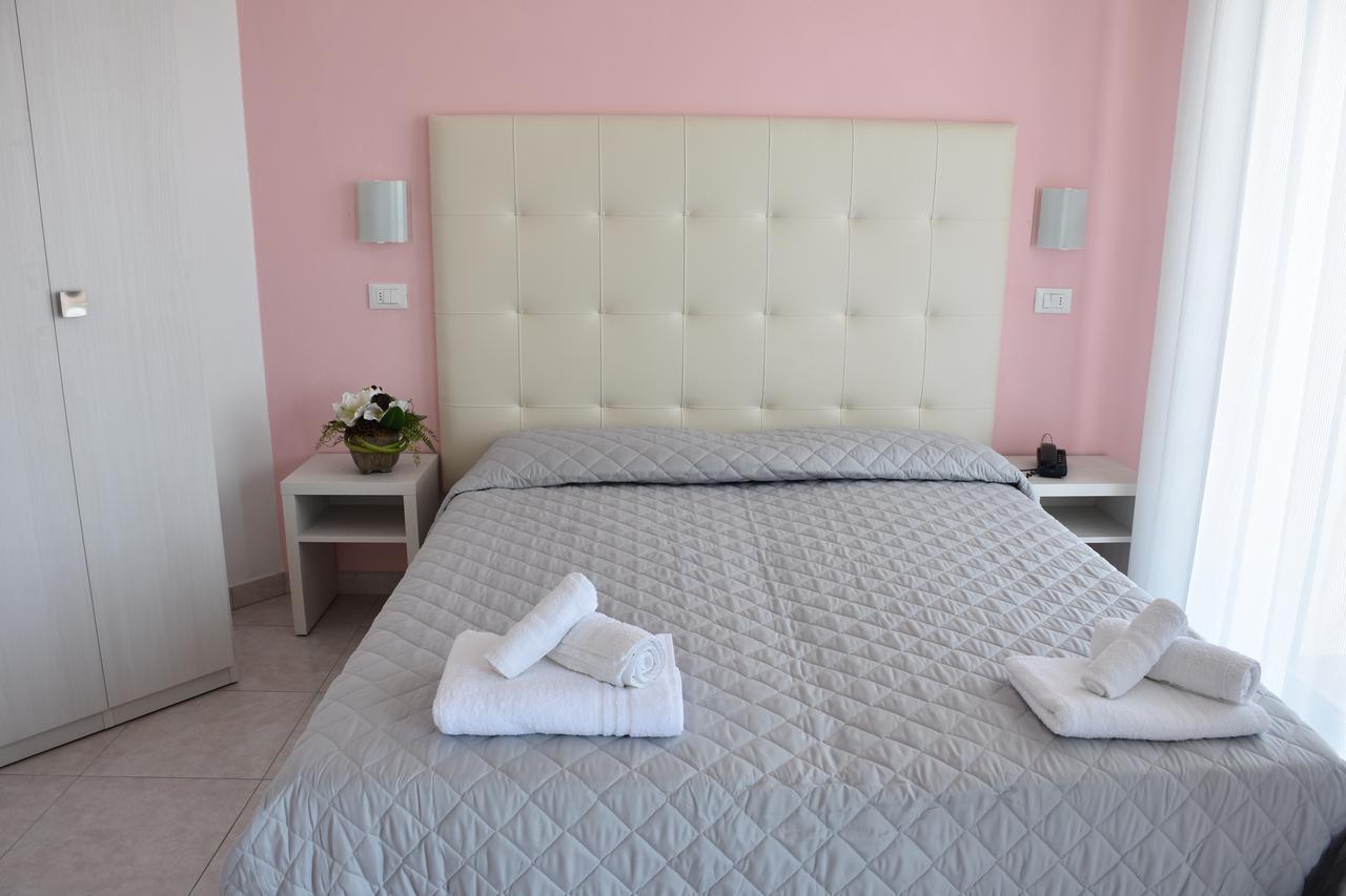 Hotel Gambrinus Rimini Bagian luar foto