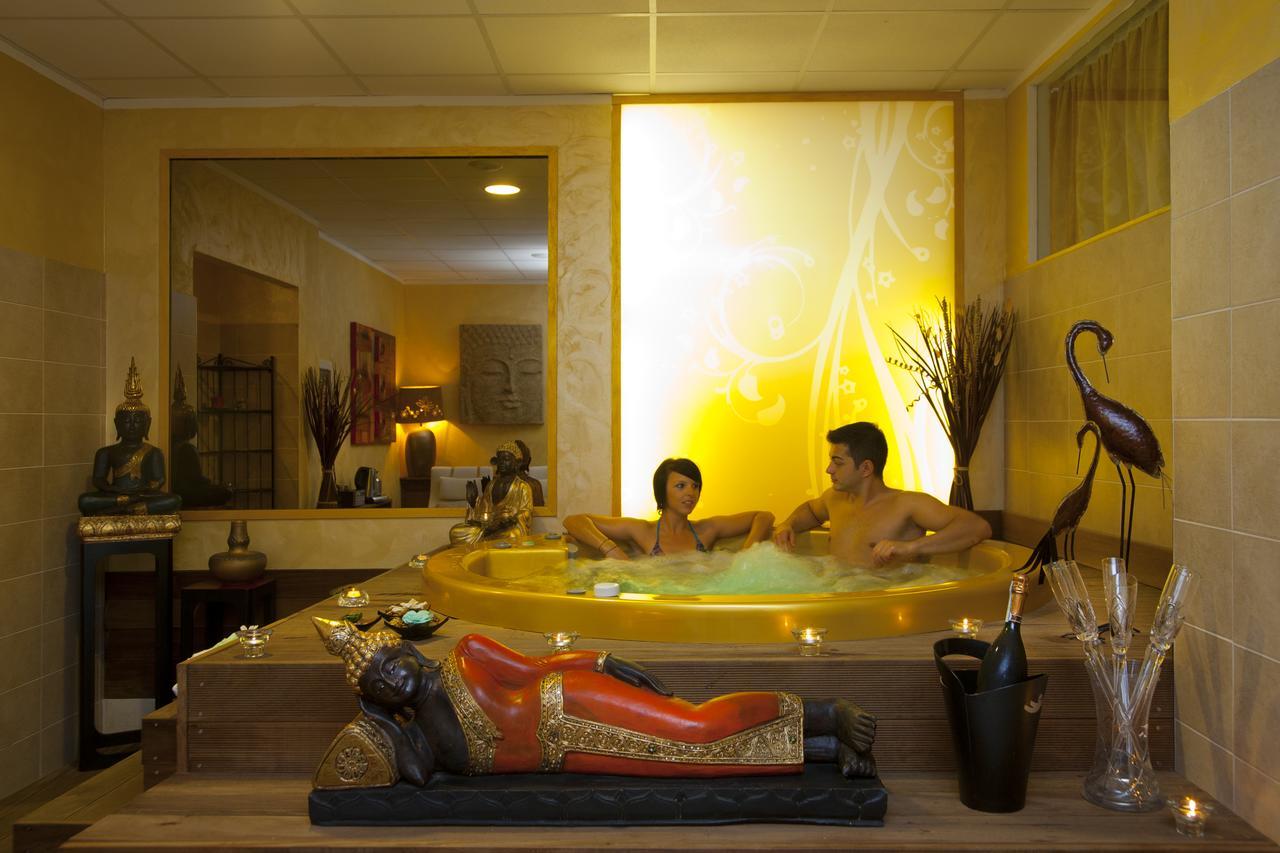 Hotel Gambrinus Rimini Bagian luar foto
