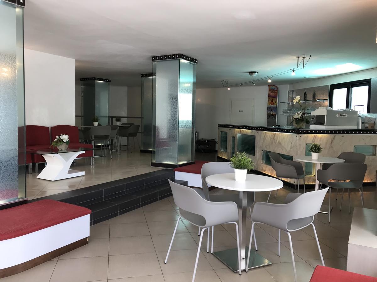 Hotel Gambrinus Rimini Bagian luar foto