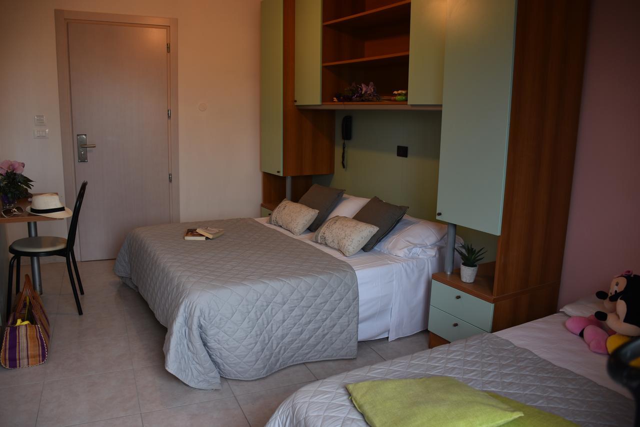 Hotel Gambrinus Rimini Bagian luar foto