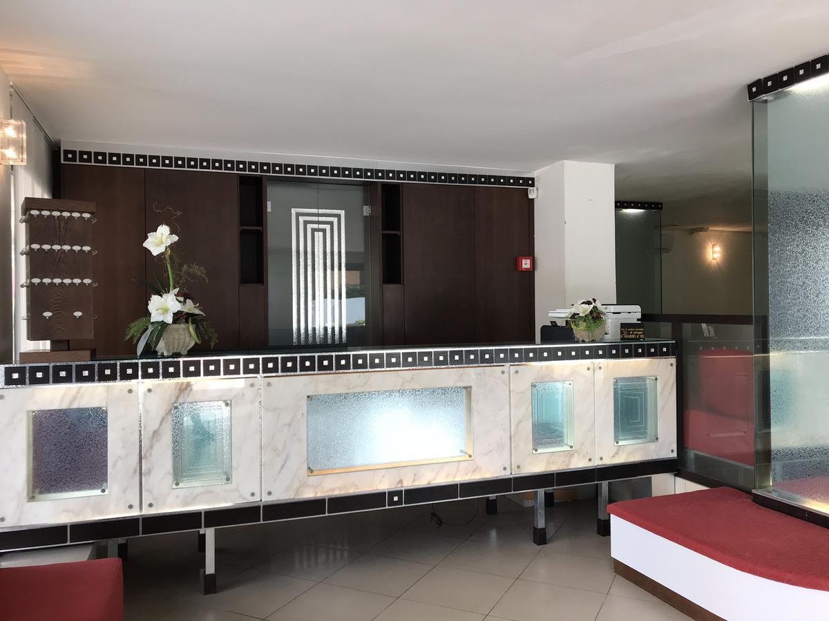 Hotel Gambrinus Rimini Bagian luar foto